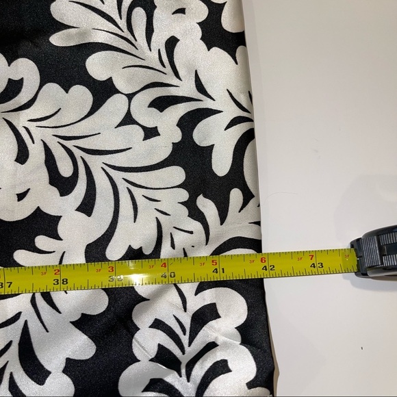 Maggy London Double V Neck Black White Midi Dress 8 - Picture 10 of 16